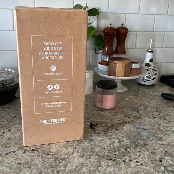 Stanley ADVENTURE QUENCHER TRAVEL TUMBLER | 40 OZ Shrub - Picture 2 of 3